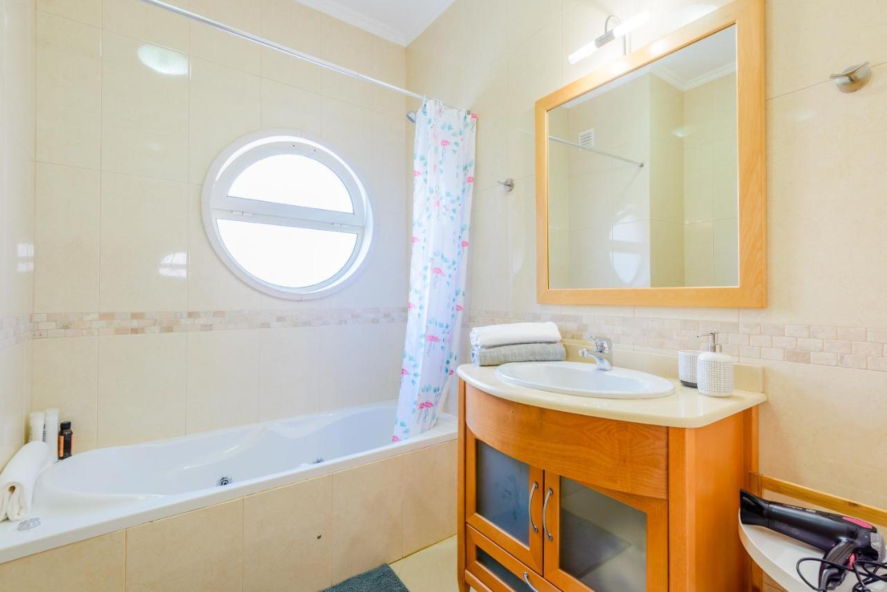 Bnb Homes Ocean View Apartment With Huge Sunny Terrace, 2 Swimming Pools & Tennis Court Albufeira Eksteriør bilde