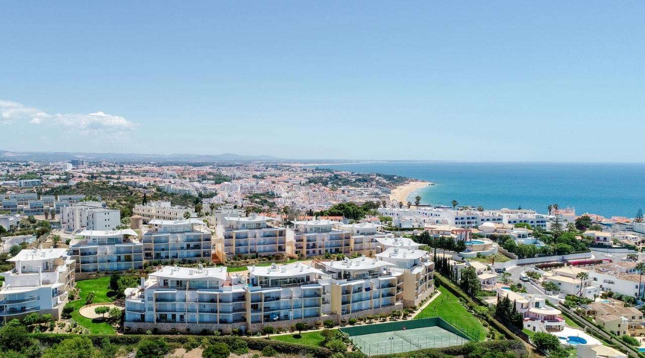 Bnb Homes Ocean View Apartment With Huge Sunny Terrace, 2 Swimming Pools & Tennis Court Albufeira Eksteriør bilde